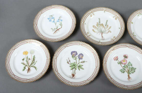8 Brotteller mit Dekor ''Flora Danica'' Royal Copenhagen, Dänemark, 19… - Foto 2