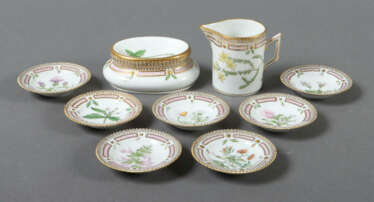 7 Schälchen, Saliere & Milchkännchen mit Dekor ''Flora Danica'' Royal …