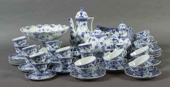 Kaffee-/Mokka-/Teeserviceteile ''Musselmalet'' für 12 Personen Royal C… - Foto 1