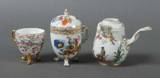 3 Porzellanteile 1x wohl Meissen, 2x ungemarkt, nach 1740, Porzellan g… - Foto 1