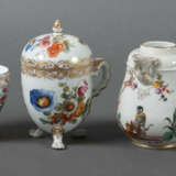 3 Porzellanteile 1x wohl Meissen, 2x ungemarkt, nach 1740, Porzellan g… - Foto 1