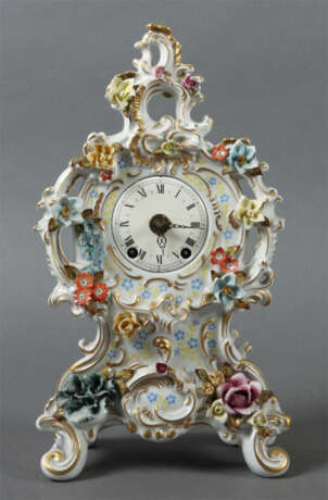 Kaminuhr im Rokokostil Ernst Bohne Söhne, Rudolstadt, die geschweifte … - photo 1 Kaminuhr im Rokokostil Ernst Bohne Söhne, Rudolstadt, die geschweifte … - photo 1