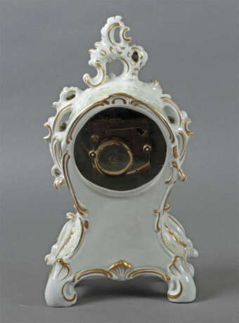 Kaminuhr im Rokokostil Ernst Bohne Söhne, Rudolstadt, die geschweifte … - photo 2 Kaminuhr im Rokokostil Ernst Bohne Söhne, Rudolstadt, die geschweifte … - photo 2