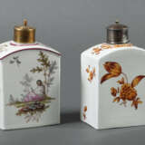 Paar Teedosen Frankenthal, um 1770, Porzellan glasiert, mit polychrome… - photo 2
