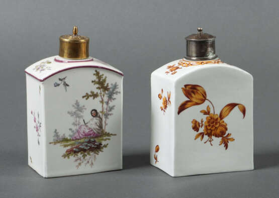 Paar Teedosen Frankenthal, um 1770, Porzellan glasiert, mit polychrome… - photo 2 Paar Teedosen Frankenthal, um 1770, Porzellan glasiert, mit polychrome… - photo 2