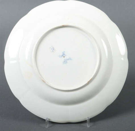 Teller mit Chinoiseriedekor Frankenthal, 1759-1762, Porzellan, polychr… - photo 2 Teller mit Chinoiseriedekor Frankenthal, 1759-1762, Porzellan, polychr… - photo 2