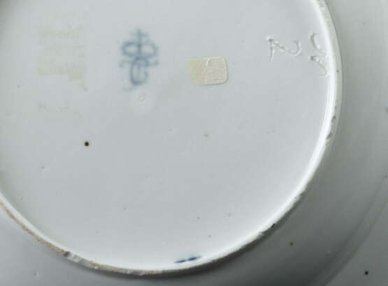 Suppenteller und 2 Ovalplatten mit Vogelmalerei Frankenthal, 1774-1781… - photo 2 Suppenteller und 2 Ovalplatten mit Vogelmalerei Frankenthal, 1774-1781… - photo 2