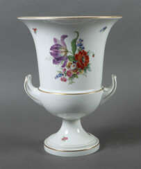 Große Kratervase Fürstenberg, Mitte 20. Jh., Weißporzellan glasiert, p…
