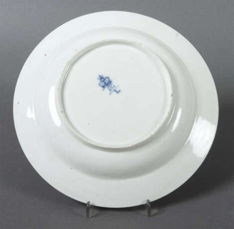 Tiefer Teller mit Dekor ''Chinesische Blumen'' Herzoglich Aechte Porce… - photo 2 Tiefer Teller mit Dekor ''Chinesische Blumen'' Herzoglich Aechte Porce… - photo 2