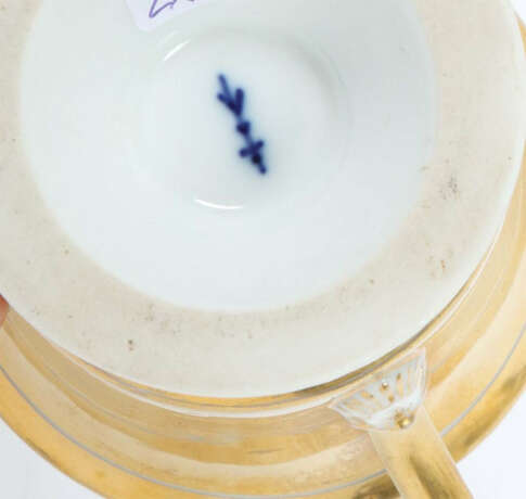 2 unterschiedliche Biedermeiertassen mit Figuren- bzw. Stadtansicht KP… - photo 2 2 unterschiedliche Biedermeiertassen mit Figuren- bzw. Stadtansicht KP… - photo 2