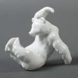 Kleiner spielender Bär KPM Berlin, Mitte 20. Jh., Weißporzellan, Boden… - Foto 1