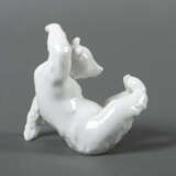 Kleiner spielender Bär KPM Berlin, Mitte 20. Jh., Weißporzellan, Boden… - Foto 2