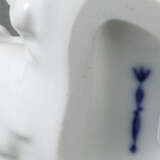 Kleiner spielender Bär KPM Berlin, Mitte 20. Jh., Weißporzellan, Boden… - Foto 3