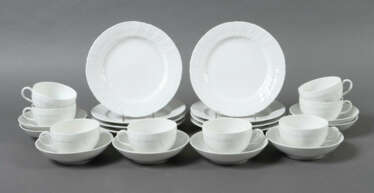 Serviceteile für 8 Personen KPM Berlin, 1962-92, Weißporzellan glasier…