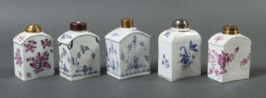 Konvolut 5 Teedosen Meissen u. a., 18. Jh., Porzellan glasiert, 3x in …