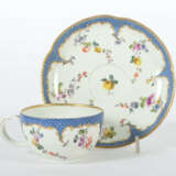 Tasse mit Unterer im Schuppendekor mit Blumenmalerei Meissen, um 1750,… - photo 1