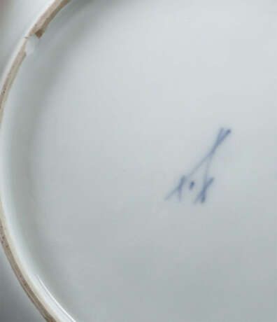 Paar Teller mit Blumendekor Meissen, 1763 - 1924, Porzellan glasiert, … - photo 2 Paar Teller mit Blumendekor Meissen, 1763 - 1924, Porzellan glasiert, … - photo 2