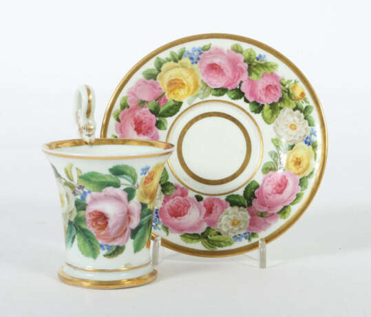 Biedermeiertasse und Untere mit Blumenmalerei Meissen, um 1820, Porzel… - photo 1 Biedermeiertasse und Untere mit Blumenmalerei Meissen, um 1820, Porzel… - photo 1