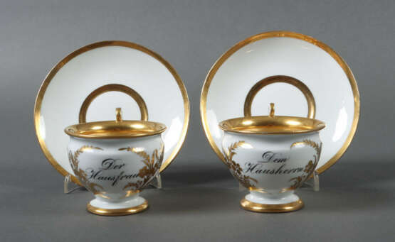 2 Dedikationstassen und Untere Meissen, um 1860/1880, Porzellan, Goldd… - photo 1 2 Dedikationstassen und Untere Meissen, um 1860/1880, Porzellan, Goldd… - photo 1