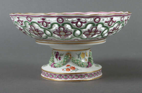 Tazza mit Durchbruchschale Meissen, 1850-1924, Porzellan, polychrome A… - photo 1
