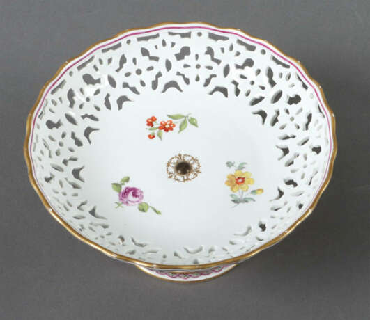 Tazza mit Durchbruchschale Meissen, 1850-1924, Porzellan, polychrome A… - photo 2