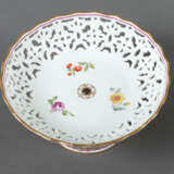Tazza mit Durchbruchschale Meissen, 1850-1924, Porzellan, polychrome A… - photo 2