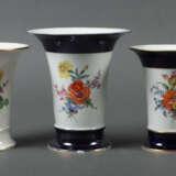 Konvolut von 5 Vasen Meissen, nach 1934, Porzellan glasiert, mit Blume… - фото 1