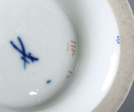 Konvolut von 5 Vasen Meissen, nach 1934, Porzellan glasiert, mit Blume… - фото 2