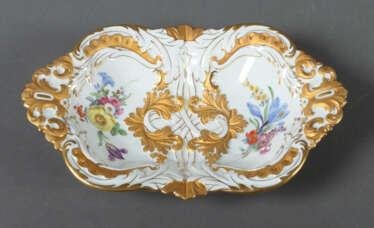 Prunkschale Meissen, 20. Jh., Porzellan weiß glasiert mit polychromer …