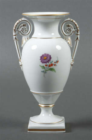 Henkelvase Meissen, 2. Hälfte 20. Jh., Weißporzellan, Amphorenform mit… - фото 2