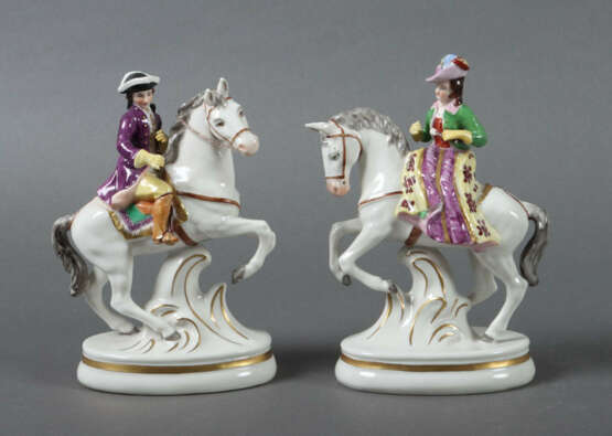 2 Reiterfiguren Volkstedt Müller & Co, 2. Hälfte 20. Jh., Dame und Her… - photo 1 2 Reiterfiguren Volkstedt Müller & Co, 2. Hälfte 20. Jh., Dame und Her… - photo 1