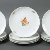 12 Teller mit floralem Dekor Nymphenburg, 20. Jh, Porzellan, polychrom… - photo 1