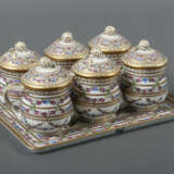 6 Bouillon-Tassen mit Tablett Potschappel, ca. Mitte 20. Jh., kl. Henk… - photo 1