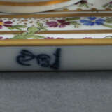 6 Bouillon-Tassen mit Tablett Potschappel, ca. Mitte 20. Jh., kl. Henk… - photo 2