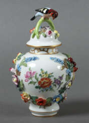 Deckelvase Potschappel Dresden, nach 1901, Balusterform mit Deckel, di…