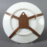 Teller mit Vogelmotiv wohl Frankreich, um 1850/60; runde Form die Fahn… - photo 2