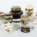 11 kleine Deckeldosen meist 2. Hälfte 20. Jh., dabei 4x Limoges/Frankr… - Foto 1