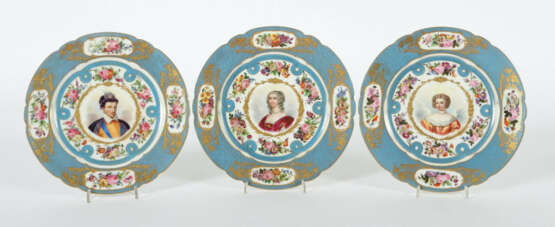 3 Bildteller in Stile der Manufaktur Sèvres, Frankreich, 19. Jh, Porze… - photo 1 3 Bildteller in Stile der Manufaktur Sèvres, Frankreich, 19. Jh, Porze… - photo 1