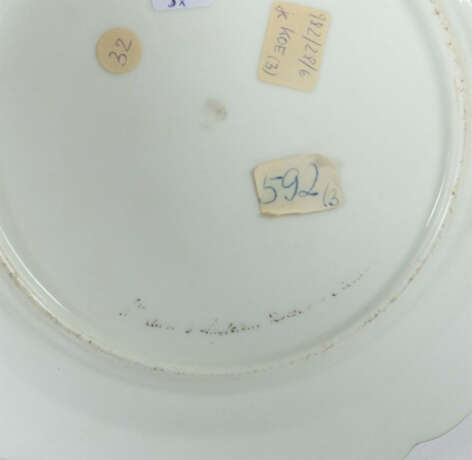 3 Bildteller in Stile der Manufaktur Sèvres, Frankreich, 19. Jh, Porze… - photo 2 3 Bildteller in Stile der Manufaktur Sèvres, Frankreich, 19. Jh, Porze… - photo 2