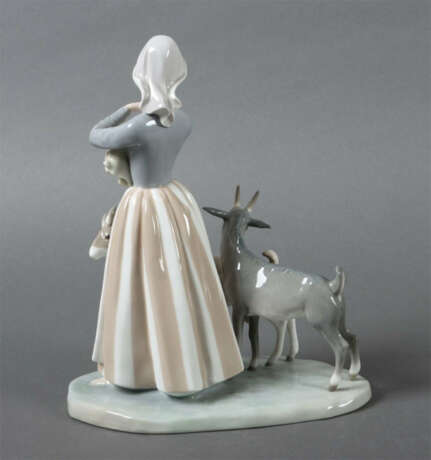 Ziegenhirtin Lladro, Spanien, ''Hirtin'', mit 2 Ziegen und einen Zickl… - фото 2 Ziegenhirtin Lladro, Spanien, ''Hirtin'', mit 2 Ziegen und einen Zickl… - фото 2