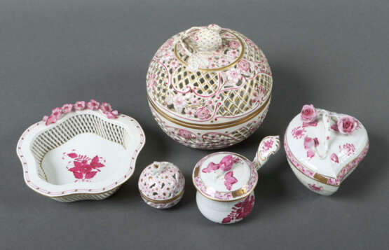 Konvolut Herend-Porzellan Herend, Ungarn, 20. Jh., Weißporzellan glasi… - photo 2 Konvolut Herend-Porzellan Herend, Ungarn, 20. Jh., Weißporzellan glasi… - photo 2