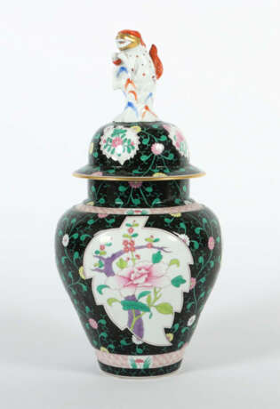 Deckelvase Herend, Ungarn, um 1970/80, Porzellan, Deckel und Korpus mi… - photo 1