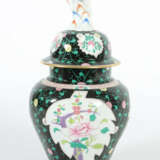 Deckelvase Herend, Ungarn, um 1970/80, Porzellan, Deckel und Korpus mi… - photo 2