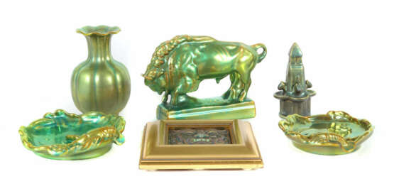 Konvolut Keramiken Zsolnay, Ungarn, 2. Hälfte 20. Jh., je mit Eosin-Gl… - photo 1 Konvolut Keramiken Zsolnay, Ungarn, 2. Hälfte 20. Jh., je mit Eosin-Gl… - photo 1