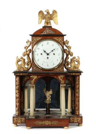 Wiener Empire-Uhr Anfang 19. Jh., Emaillezifferblatt bez. ''Osthälder … - photo 1 Wiener Empire-Uhr Anfang 19. Jh., Emaillezifferblatt bez. ''Osthälder … - photo 1