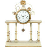 Portaluhr mit Wandkonsole um 1800, Emaillezifferblatt mit römischen St… - photo 3