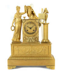 Bronze d'Or Figurenpendule Frankreich, um 1820, vergoldetes Bronzeziff…
