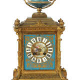 Napoleon III.-Kaminuhr mit Porzellanmalerei Frankreich, um 1870, römis… - Foto 1