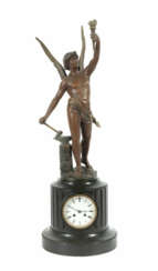 Kaminuhr mit Fackelträgerfigur Frankreich, Ende 19. Jh., Emailleziffer…