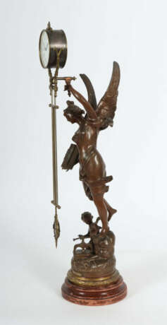 Große Mysterieuse-Pendeluhr mit Figurenstand wohl Anfang 20. Jh., Emai… - photo 2 Große Mysterieuse-Pendeluhr mit Figurenstand wohl Anfang 20. Jh., Emai… - photo 2